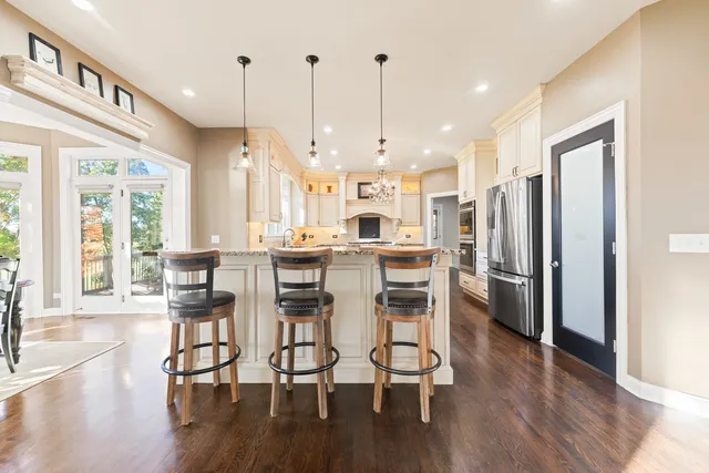 $1,000,000 | 3N808 John Greenleaf Whittier Place, St. Charles, IL 60175