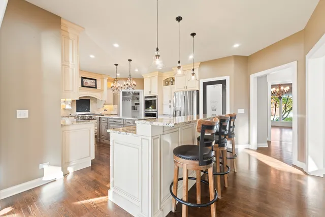 $1,000,000 | 3N808 John Greenleaf Whittier Place, St. Charles, IL 60175