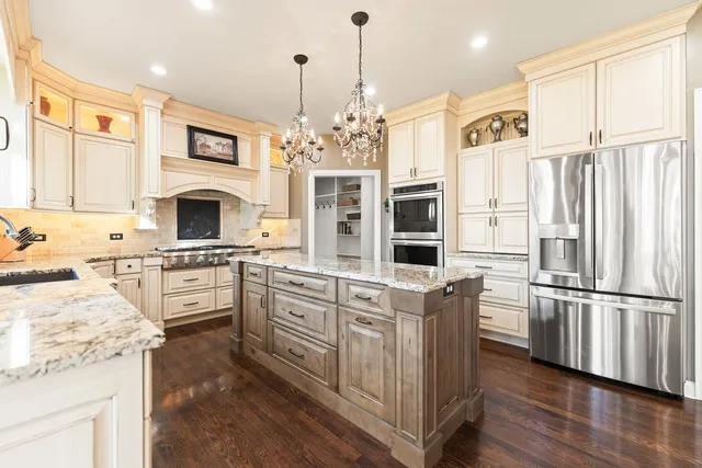 $1,000,000 | 3N808 John Greenleaf Whittier Place, St. Charles, IL 60175