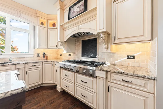 $1,000,000 | 3N808 John Greenleaf Whittier Place, St. Charles, IL 60175