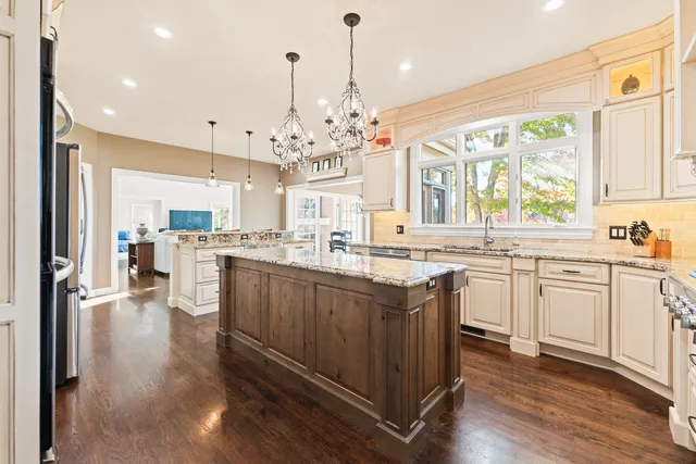 $1,000,000 | 3N808 John Greenleaf Whittier Place, St. Charles, IL 60175