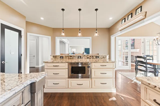 $1,000,000 | 3N808 John Greenleaf Whittier Place, St. Charles, IL 60175