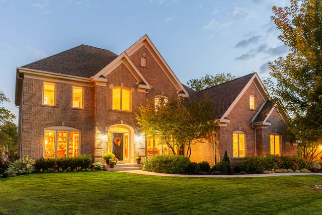 $1,000,000 | 3N808 John Greenleaf Whittier Place, St. Charles, IL 60175