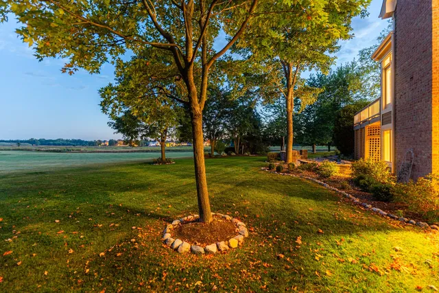 $1,000,000 | 3N808 John Greenleaf Whittier Place, St. Charles, IL 60175