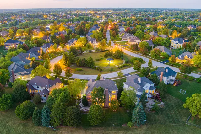 $1,000,000 | 3N808 John Greenleaf Whittier Place, St. Charles, IL 60175