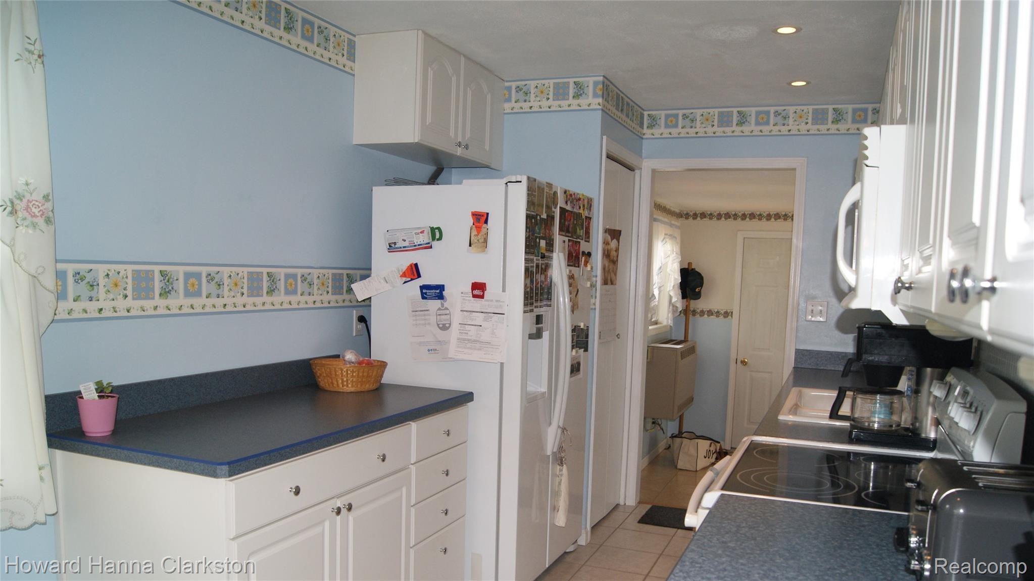 5445 Maybee Road Clarkston, MI 48346 - Photo 18 of 18 All appliances stay