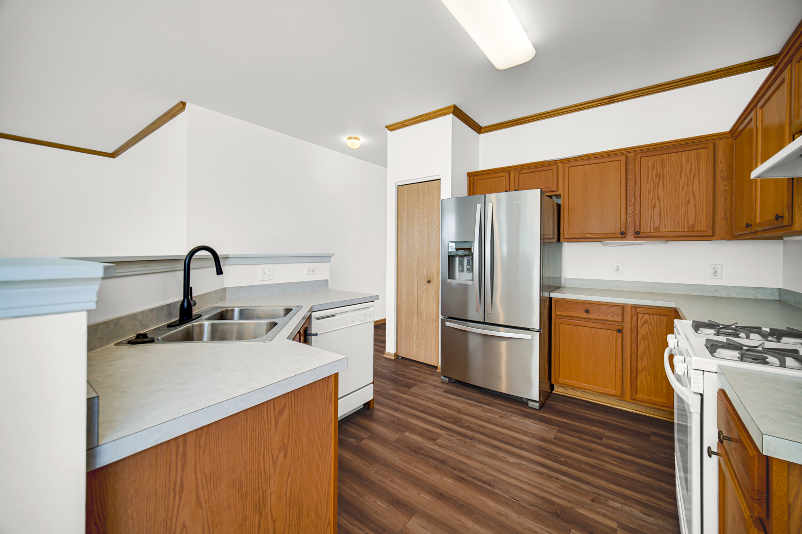 690 Wellston Lane Romeoville, IL 60446 - Photo 6 of 22 a kitchen with stainless steel appliances granite countertop a sink stove and refrigerator