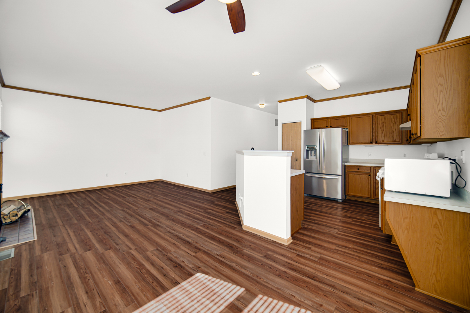 690 Wellston Lane Romeoville, IL 60446 - Photo 10 of 22 a kitchen with refrigerator and microwave