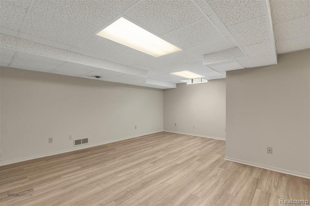 22311 Chelsea Lane Novi, MI 48167 - Photo 41 of 49
