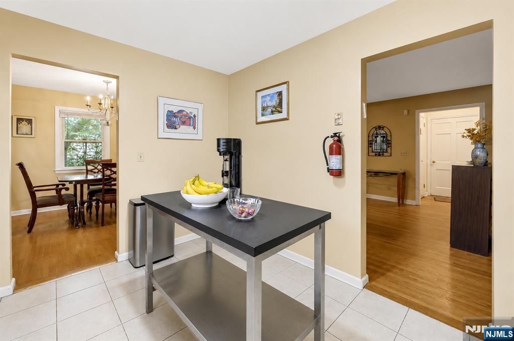 711 Rutland Avenue Teaneck, NJ 07666 - Photo 5 of 22