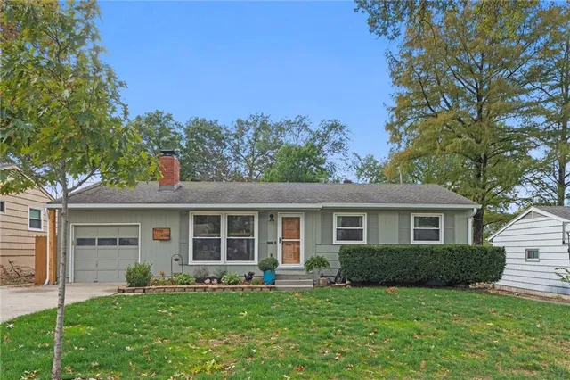$345,000 | 7132 Robinson Street, Overland Park, KS 66204
