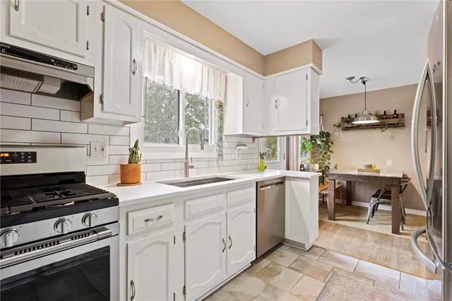 $345,000 | 7132 Robinson Street, Overland Park, KS 66204