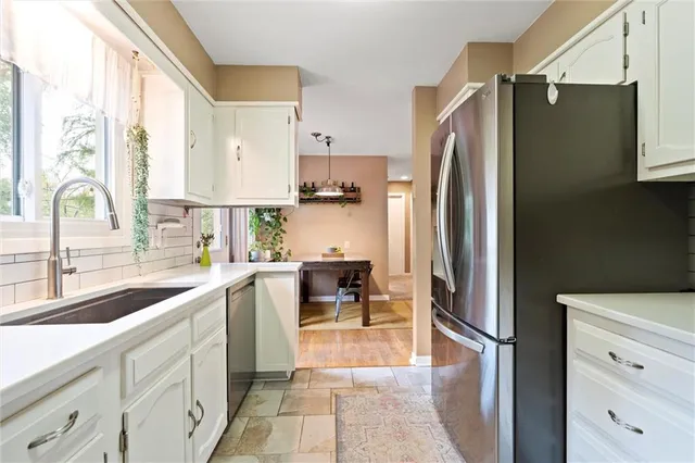 $345,000 | 7132 Robinson Street, Overland Park, KS 66204