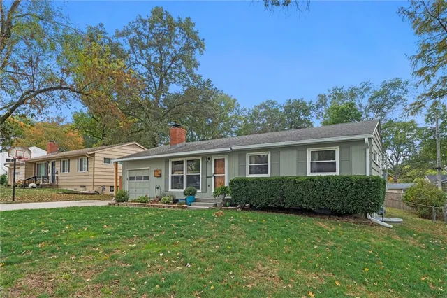 $345,000 | 7132 Robinson Street, Overland Park, KS 66204