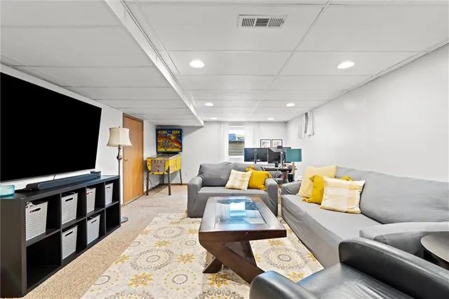 $345,000 | 7132 Robinson Street, Overland Park, KS 66204