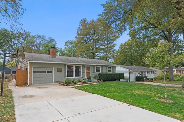 $345,000 | 7132 Robinson Street, Overland Park, KS 66204