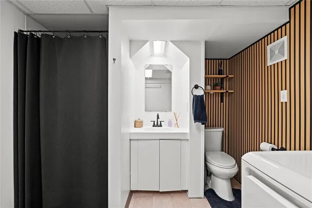 $345,000 | 7132 Robinson Street, Overland Park, KS 66204