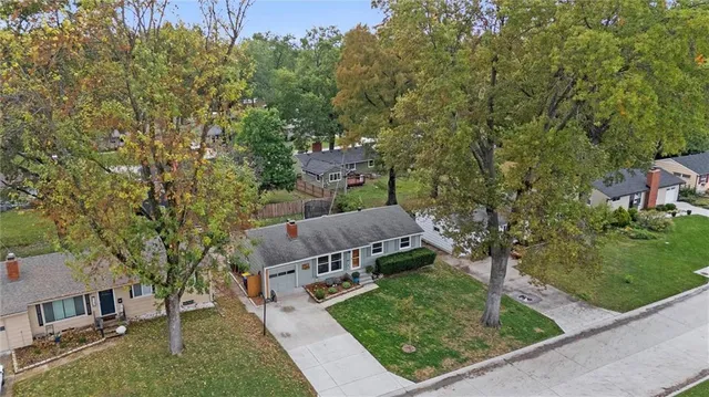 $345,000 | 7132 Robinson Street, Overland Park, KS 66204