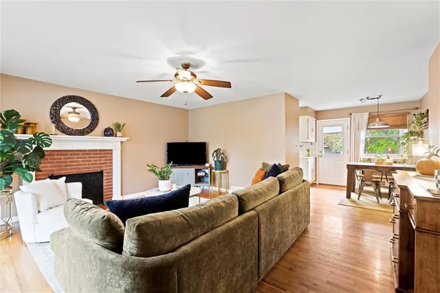 $345,000 | 7132 Robinson Street, Overland Park, KS 66204