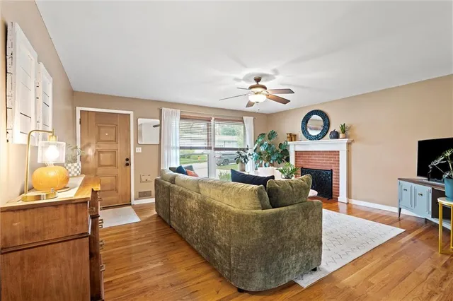 $345,000 | 7132 Robinson Street, Overland Park, KS 66204