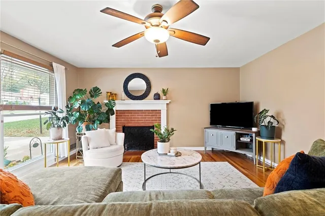 $345,000 | 7132 Robinson Street, Overland Park, KS 66204