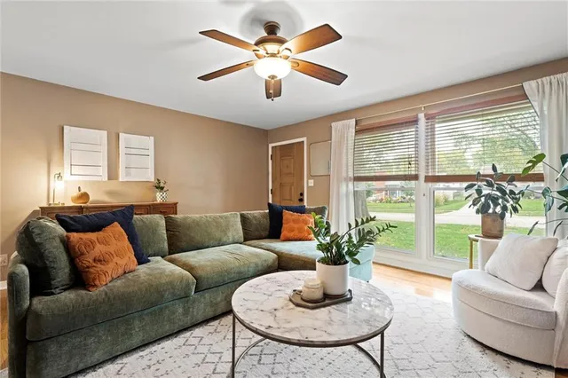 $345,000 | 7132 Robinson Street, Overland Park, KS 66204