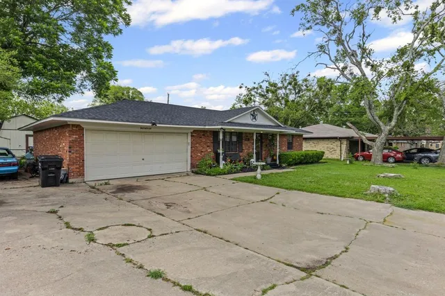 front view of house with a yard