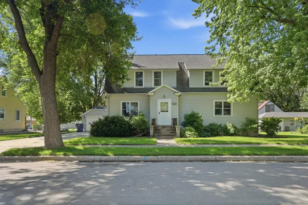 $345,000 | 424 East 11th Street, Gibbon, MN 55335