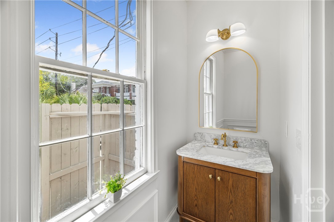 501 East 41st Street Savannah, GA 31401 - Photo 23 of 63 Hall bath