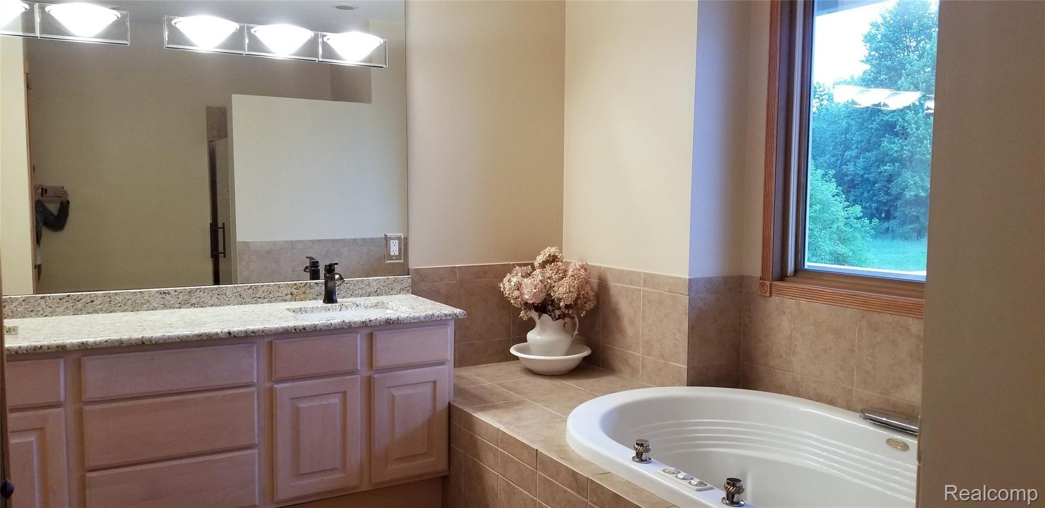 5800 Milett Road Fowlerville, MI 48836 - Photo 30 of 52 Master Bath-1st Floor