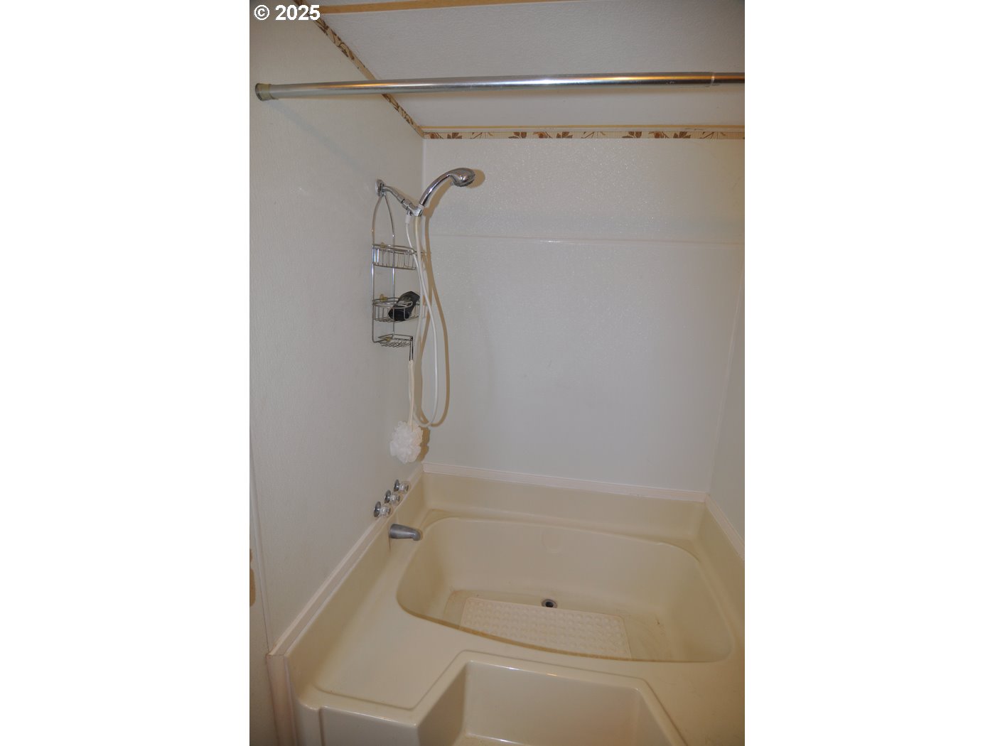 18385 South Springwater Road Estacada, OR 97023 - Photo 18 of 22 a bathroom with a glass shower door