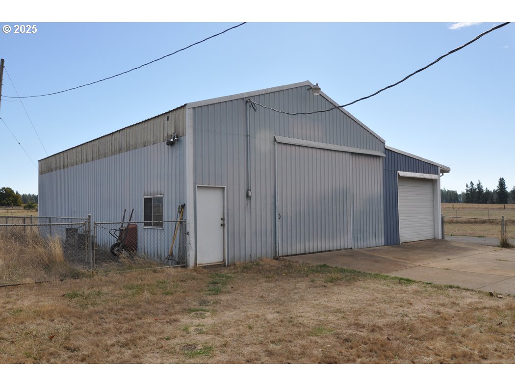 18385 South Springwater Road Estacada, OR 97023 - Photo 3 of 22 a view of a backyard of the house
