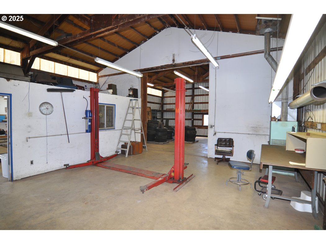 18385 South Springwater Road Estacada, OR 97023 - Photo 4 of 22 a utility room with musical instruments