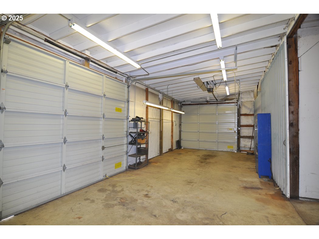 18385 South Springwater Road Estacada, OR 97023 - Photo 5 of 22 a view of a garage