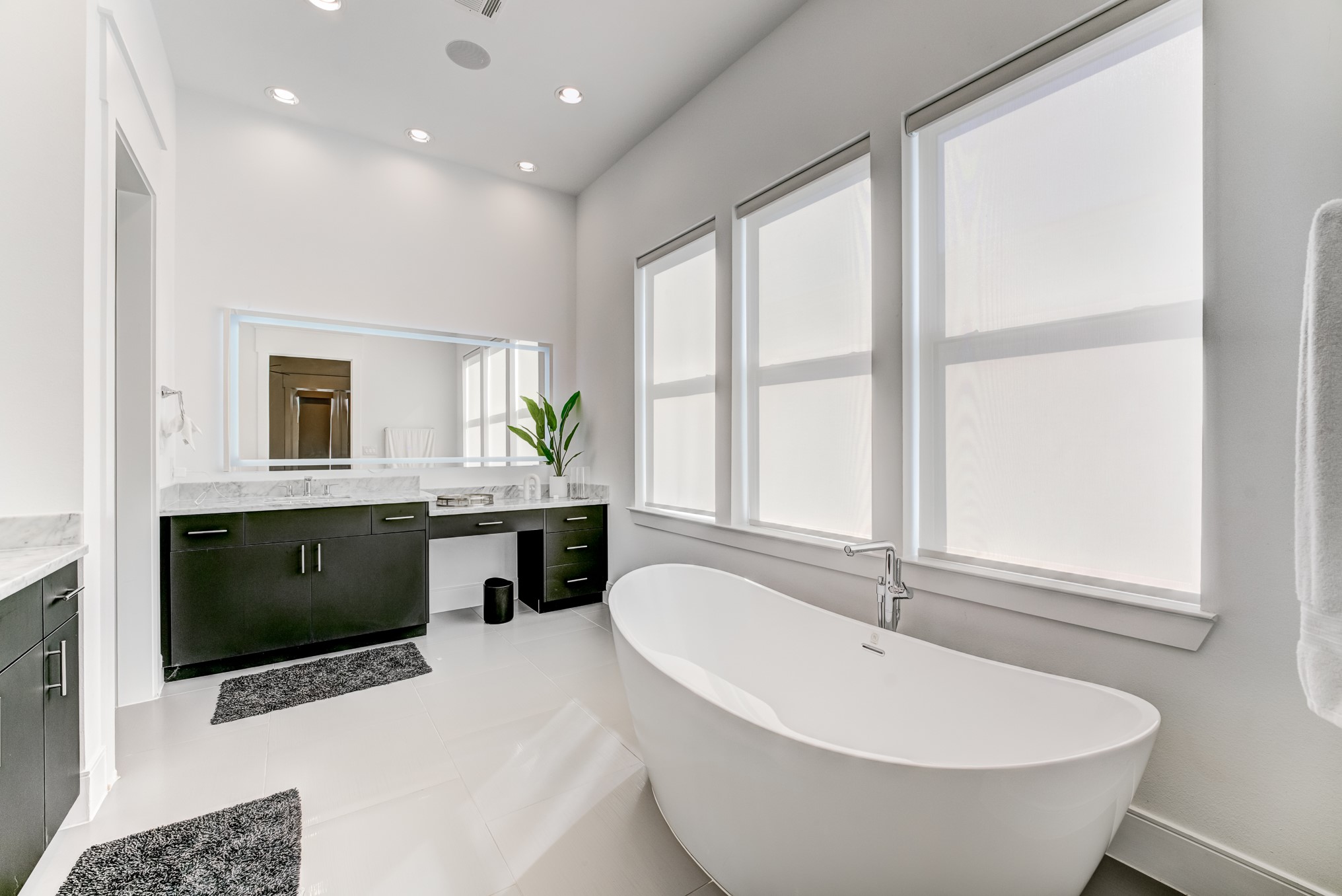 3406 Asher Landing Lane Houston, TX 77080 - Photo 18 of 45 a spacious bathroom with a double vanity sink and a bathtub