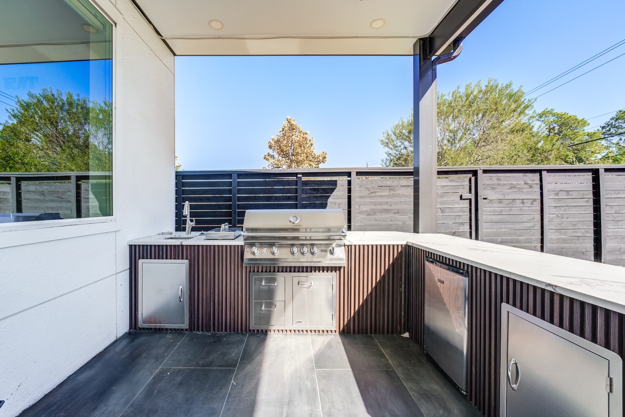 3406 Asher Landing Lane Houston, TX 77080 - Photo 36 of 45 a kitchen with a stove and a window
