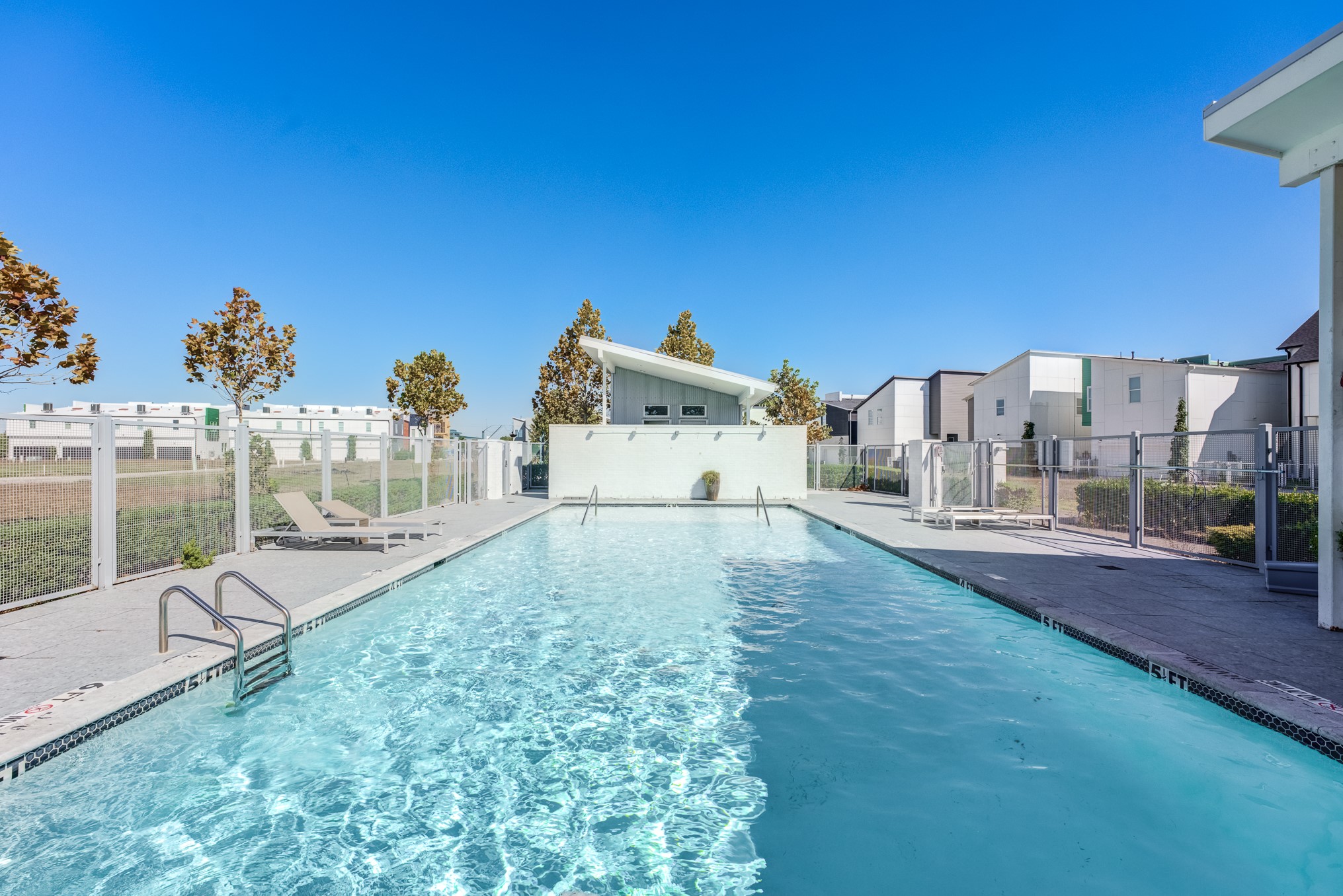 3406 Asher Landing Lane Houston, TX 77080 - Photo 43 of 45 a view of a terrace with a garden