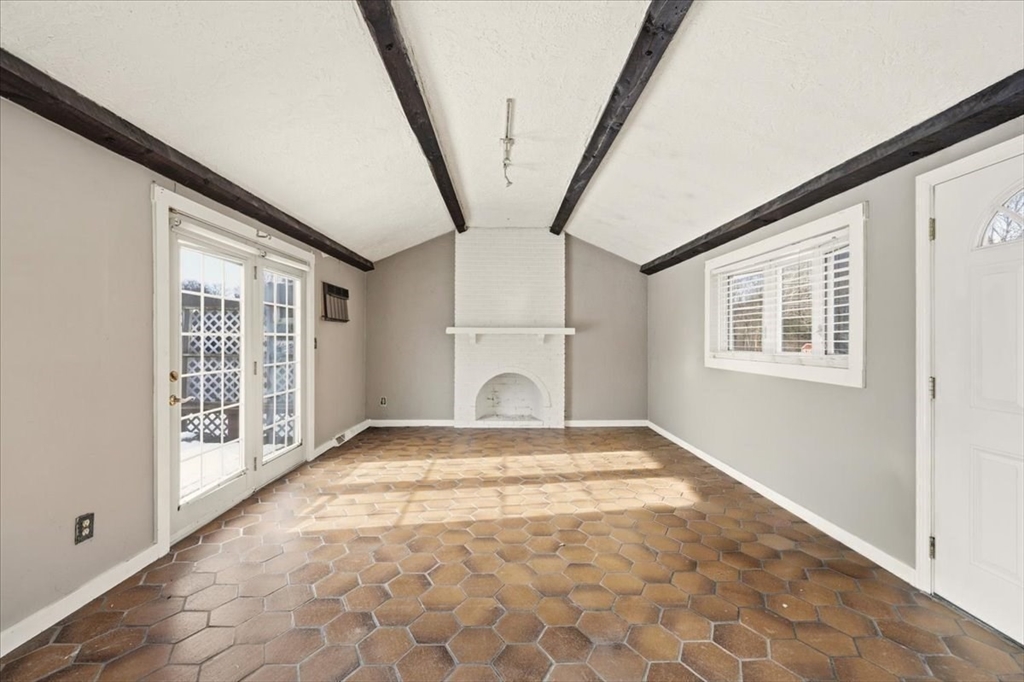 346 South Street Foxboro, MA 02035 - Photo 3 of 18