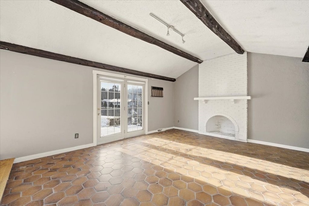 346 South Street Foxboro, MA 02035 - Photo 4 of 18