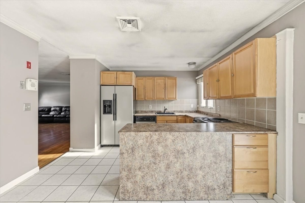 346 South Street Foxboro, MA 02035 - Photo 6 of 18