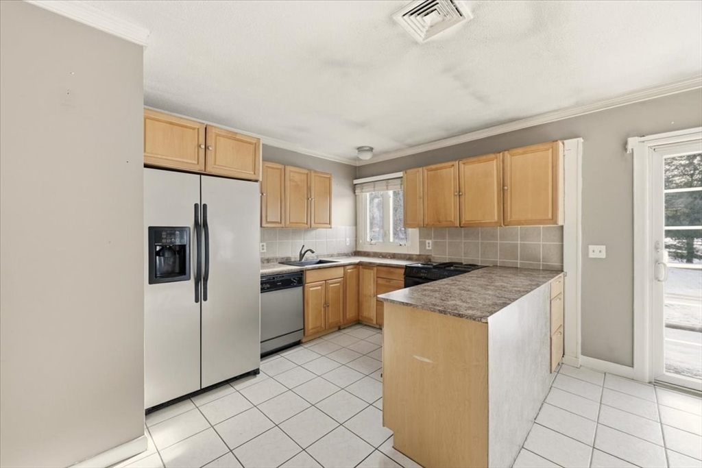 346 South Street Foxboro, MA 02035 - Photo 7 of 18