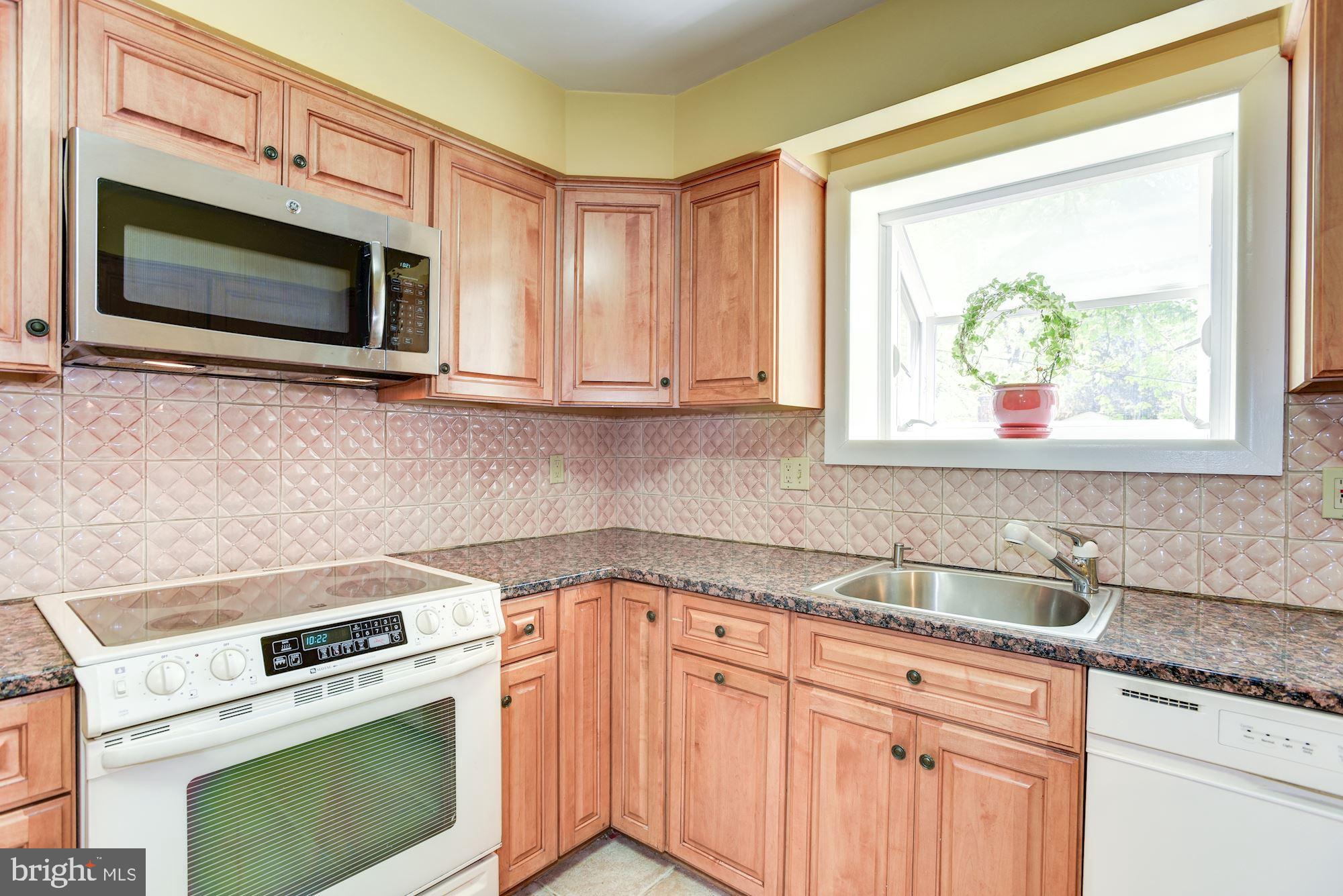 28 Millstone Road Randallstown, MD 21133 - Photo 11 of 45 Eat-In Kitchen | Ample Cabinetry