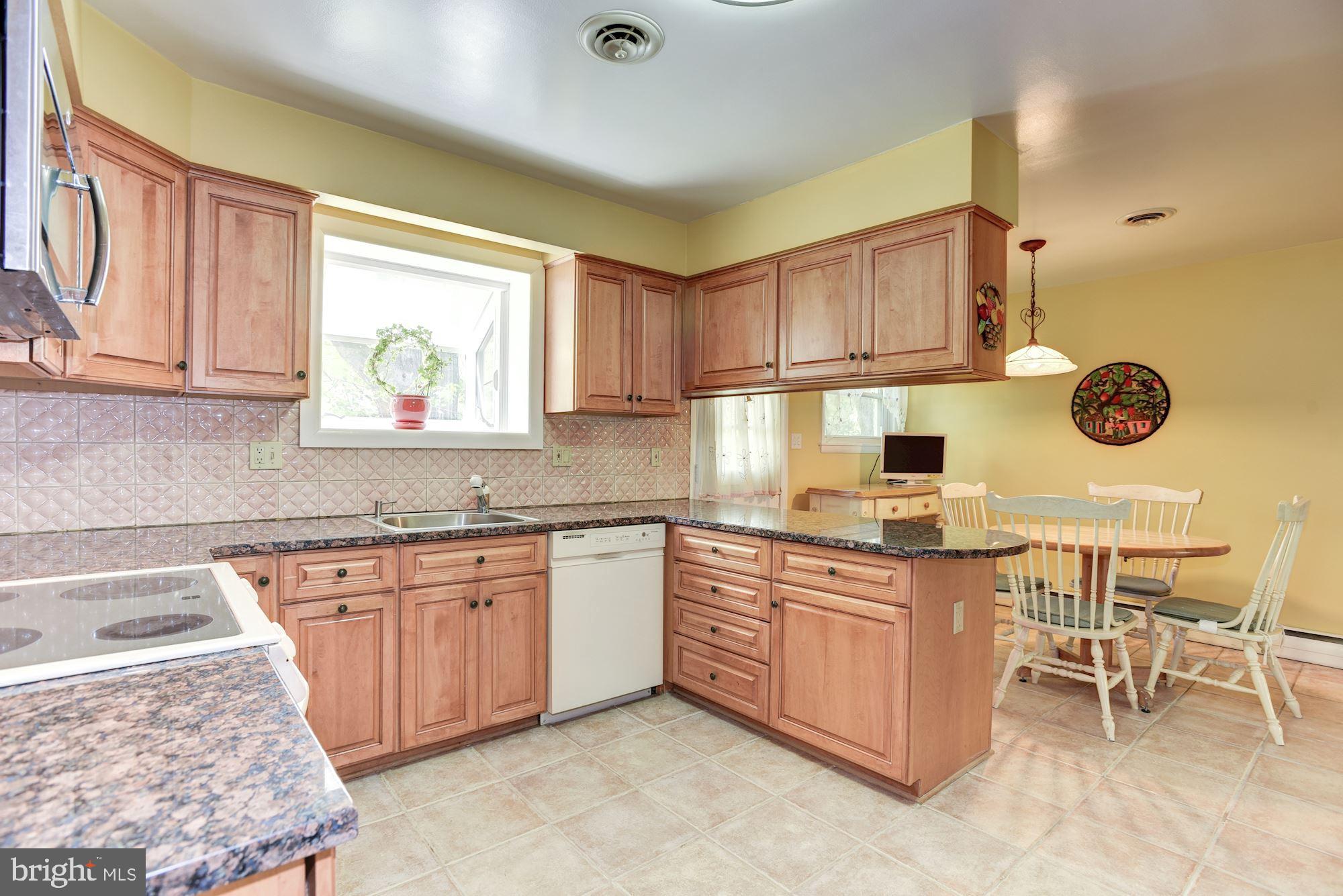28 Millstone Road Randallstown, MD 21133 - Photo 13 of 45 Eat-In Kitchen | Granite Countertops