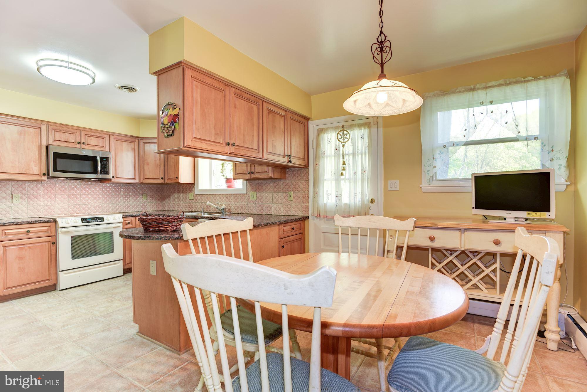 28 Millstone Road Randallstown, MD 21133 - Photo 15 of 45 Breakfast Room | Access to Patio