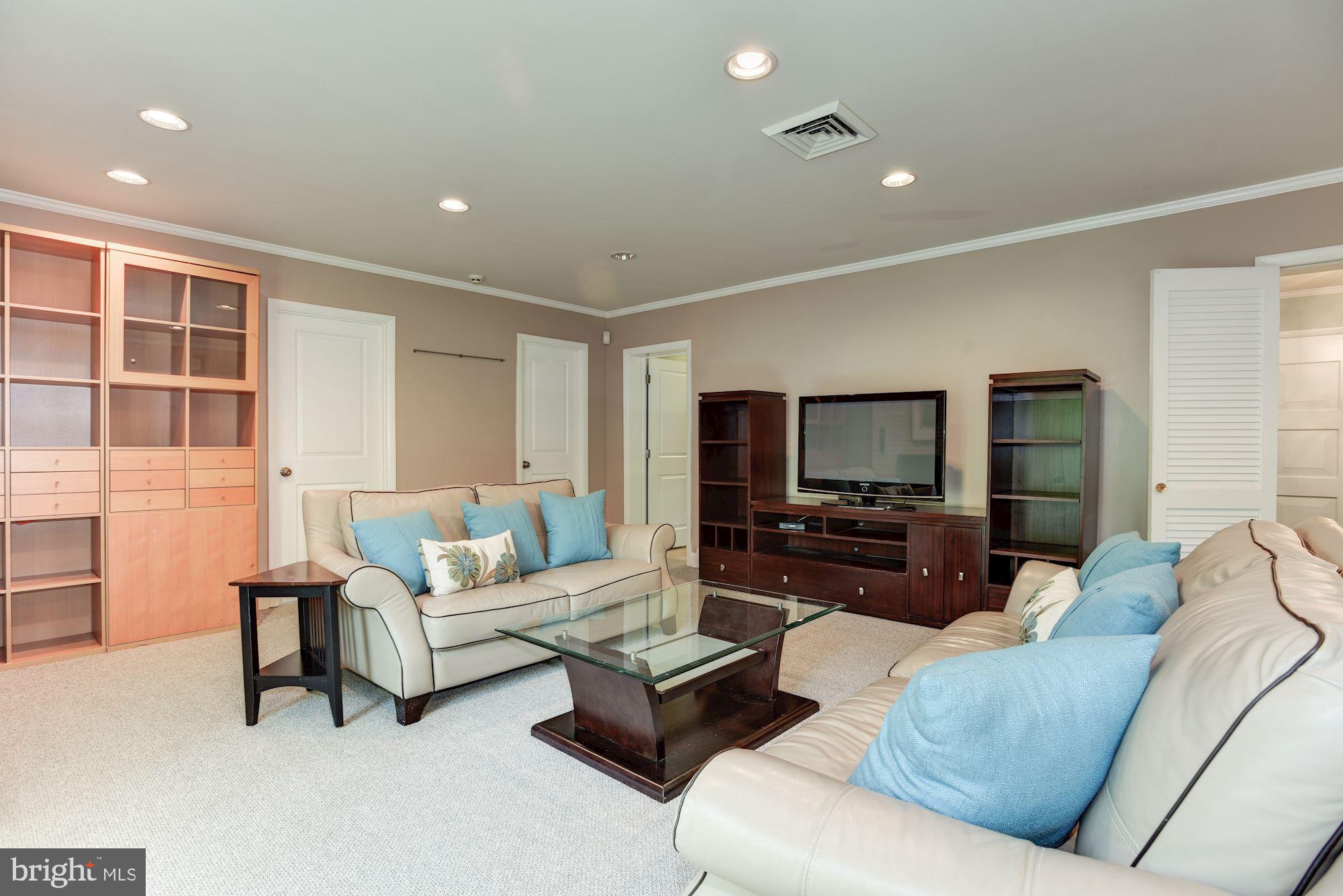 28 Millstone Road Randallstown, MD 21133 - Photo 19 of 45 Family Room | Crown Moldings