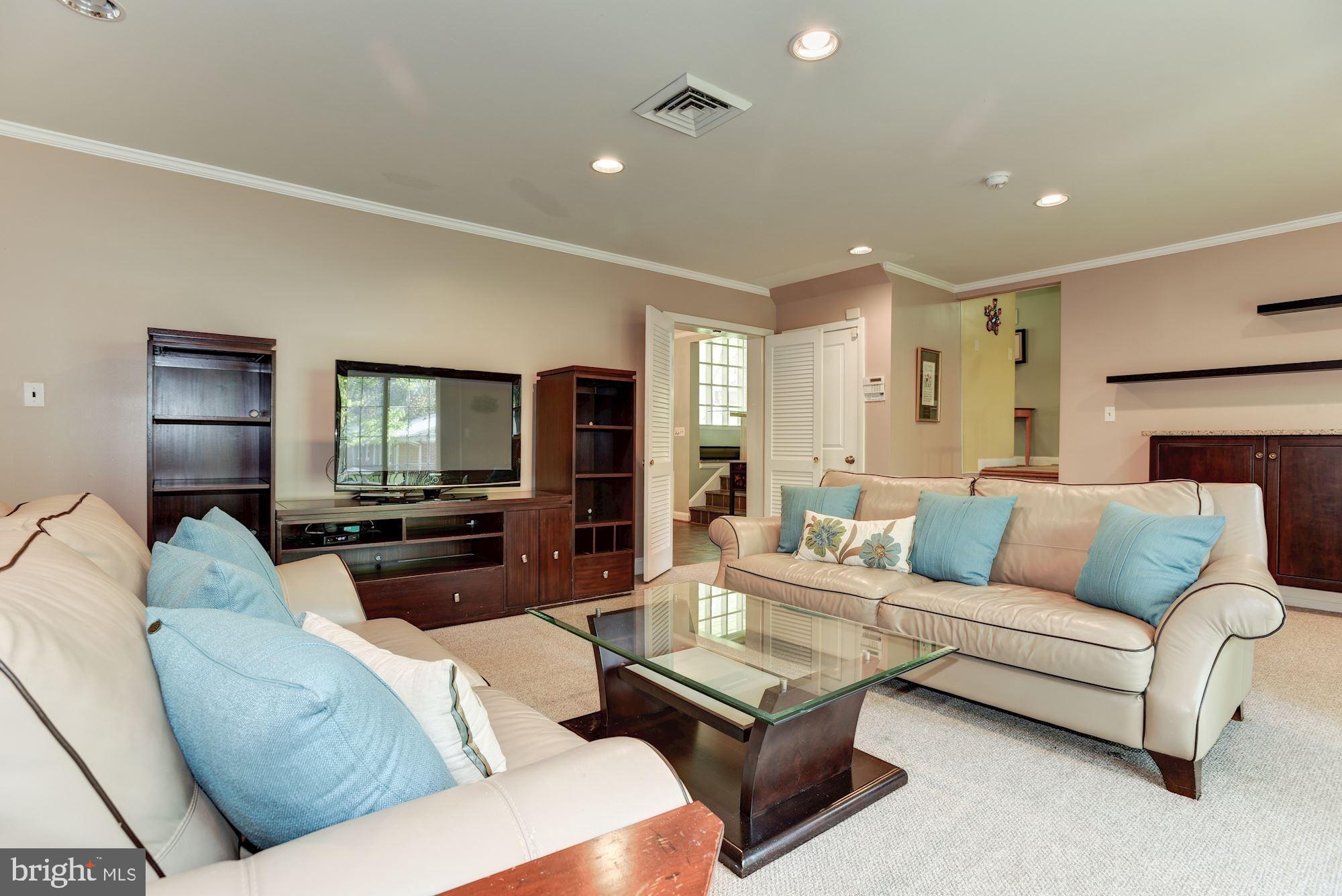 28 Millstone Road Randallstown, MD 21133 - Photo 20 of 45 Expansive Family Room