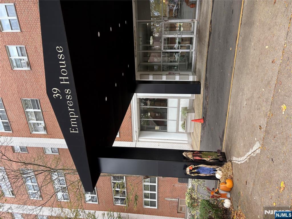 39 East 39th Street, Unit 4L Paterson, NJ 07514 - Photo 2 of 17