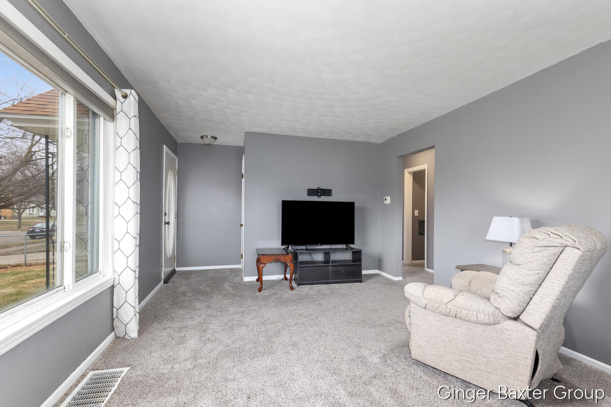 3324 McKee Avenue Southwest Wyoming, MI 49509 - Photo 9 of 20 3324-McKee_004