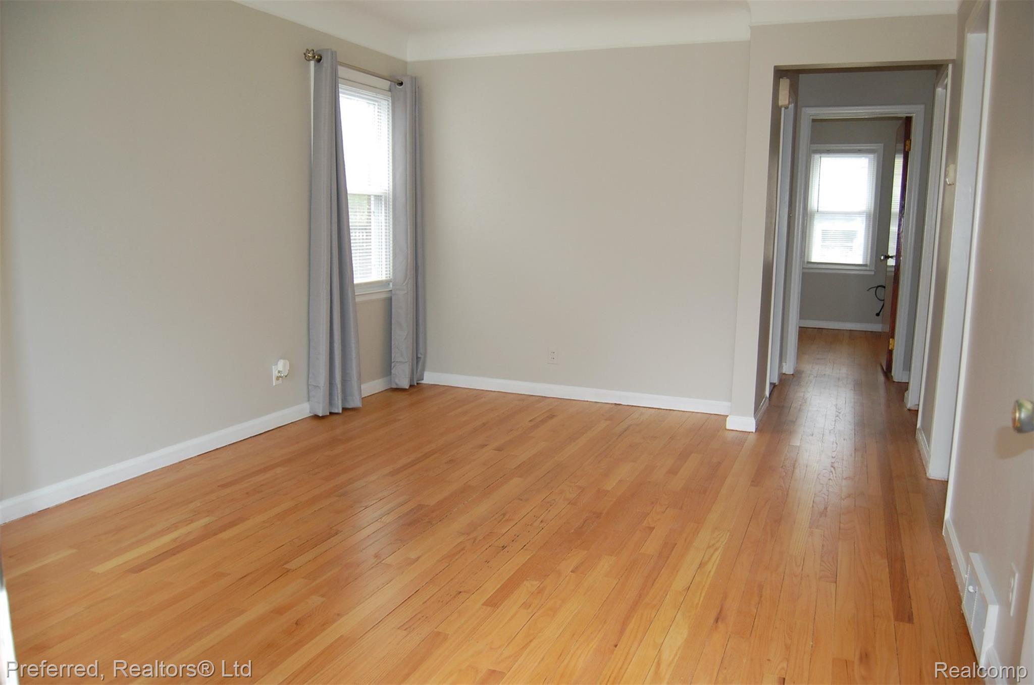738 West Eleven Mile Road Berkley, MI 48072 - Photo 4 of 18 Living Room