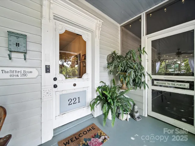 $797,231 | 221 North Main Street, Clover, SC 29710